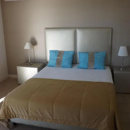 Holiday Ocean View Residences *