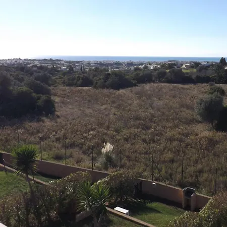 度假居 Holiday Ocean View Residences Patroves